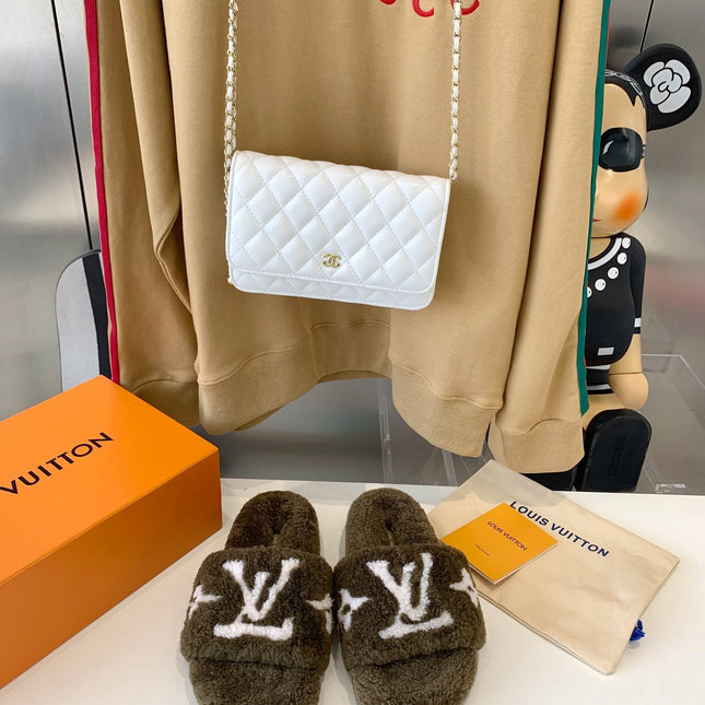 LV WOMEN'S PASEO FLAT SLIPPER IN OLIVE GREEN FLEECE WITH WHITE LOGO