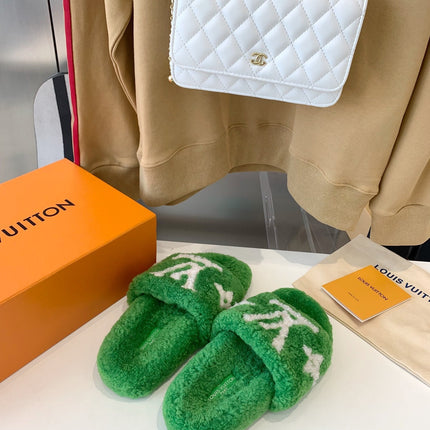 LV WOMEN'S PASEO FLAT SLIPPER IN GREEN FLEECE WITH WHITE LOGO