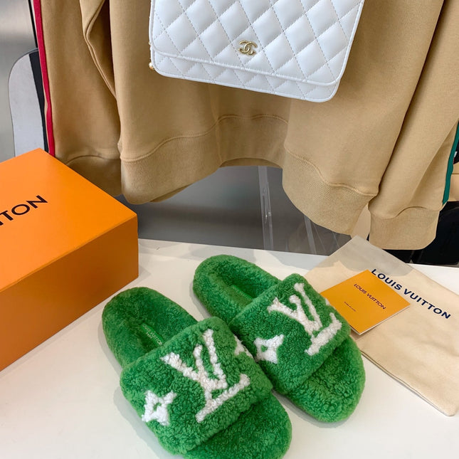 LV WOMEN'S PASEO FLAT SLIPPER IN GREEN FLEECE WITH WHITE LOGO