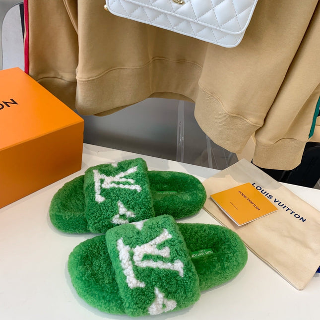 LV WOMEN'S PASEO FLAT SLIPPER IN GREEN FLEECE WITH WHITE LOGO