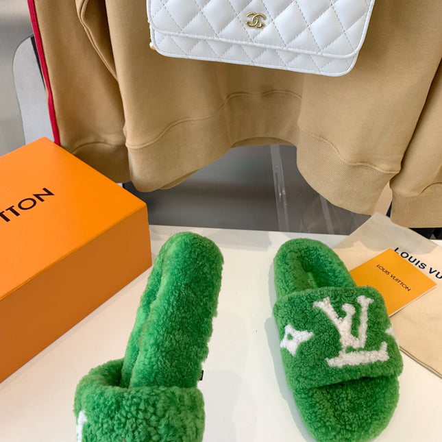 LV WOMEN'S PASEO FLAT SLIPPER IN GREEN FLEECE WITH WHITE LOGO