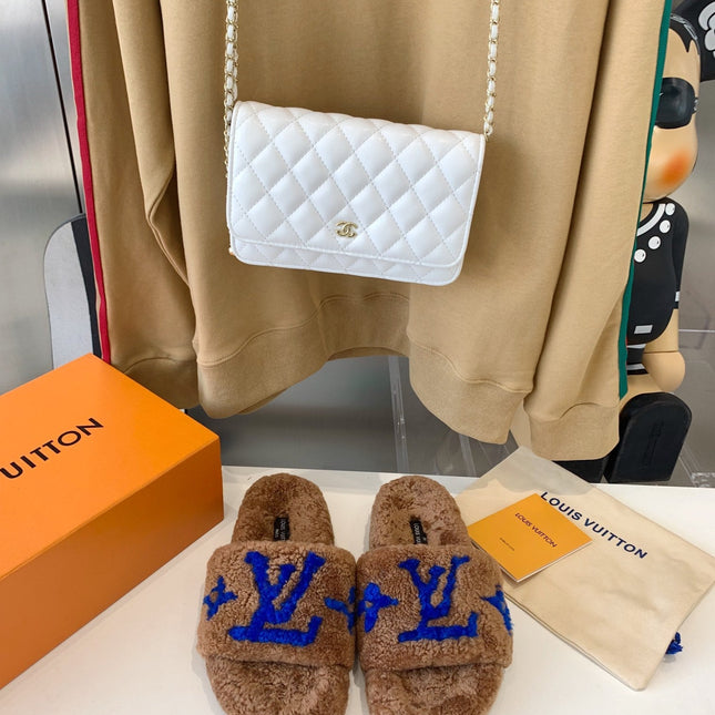 LV WOMEN'S PASEO FLAT SLIPPER IN BROWN FLEECE WITH BLUE LOGO