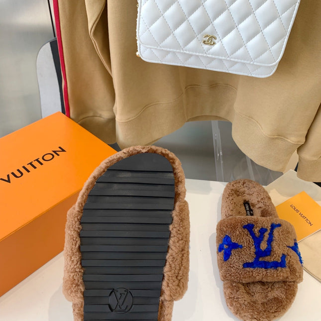 LV WOMEN'S PASEO FLAT SLIPPER IN BROWN FLEECE WITH BLUE LOGO
