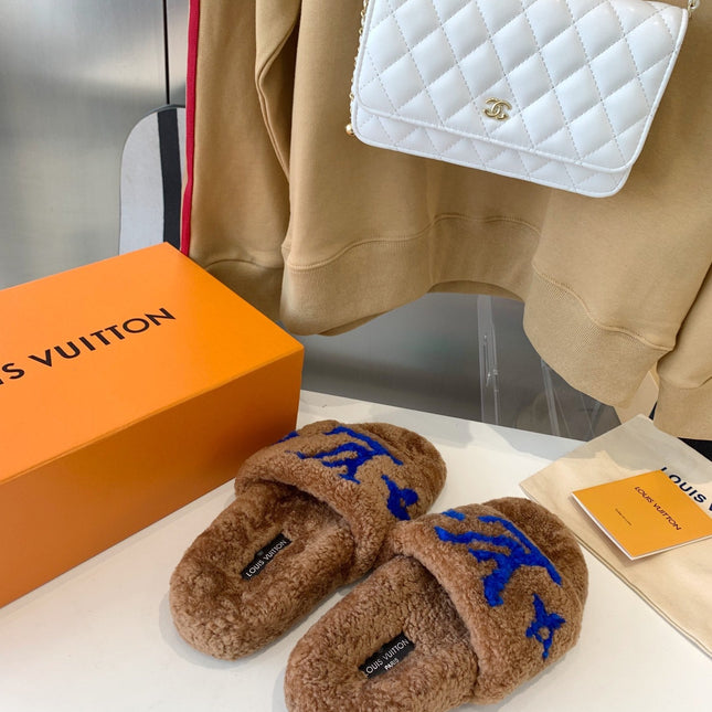 LV WOMEN'S PASEO FLAT SLIPPER IN BROWN FLEECE WITH BLUE LOGO