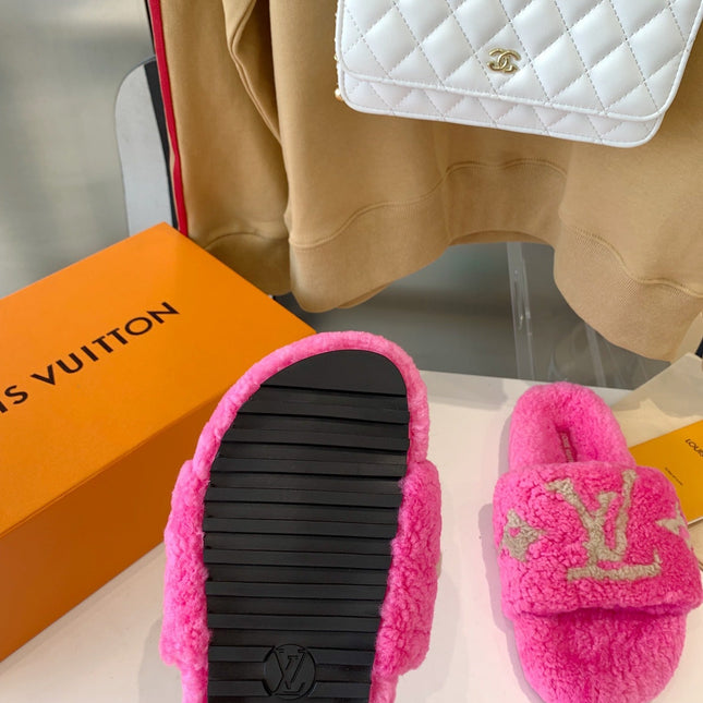 LV WOMEN'S PASEO FLAT SLIPPER IN BRIGHT PINK FLEECE WITH TAN BROWN LOGO