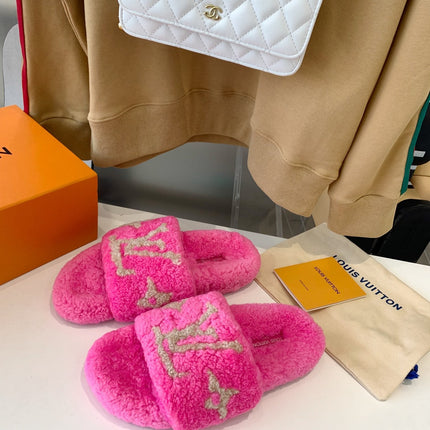 LV WOMEN'S PASEO FLAT SLIPPER IN BRIGHT PINK FLEECE WITH TAN BROWN LOGO
