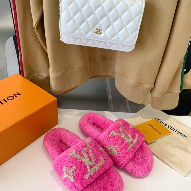 LV WOMEN'S PASEO FLAT SLIPPER IN BRIGHT PINK FLEECE WITH TAN BROWN LOGO