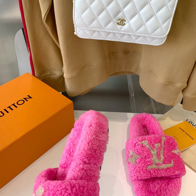 LV WOMEN'S PASEO FLAT SLIPPER IN BRIGHT PINK FLEECE WITH TAN BROWN LOGO