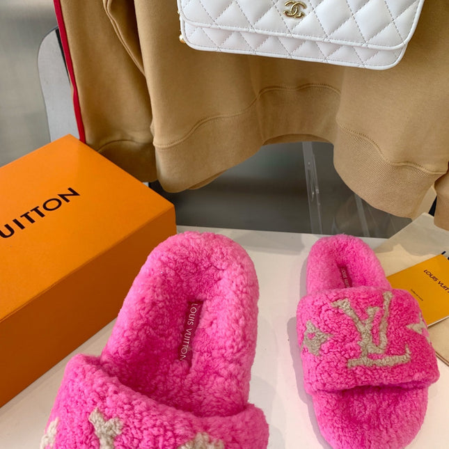 LV WOMEN'S PASEO FLAT SLIPPER IN BRIGHT PINK FLEECE WITH TAN BROWN LOGO