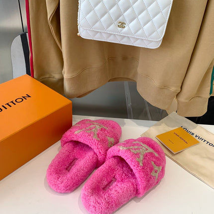 LV WOMEN'S PASEO FLAT SLIPPER IN BRIGHT PINK FLEECE WITH TAN BROWN LOGO
