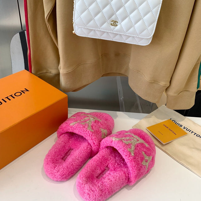 LV WOMEN'S PASEO FLAT SLIPPER IN BRIGHT PINK FLEECE WITH TAN BROWN LOGO