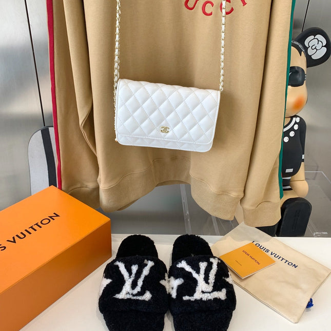 LV WOMEN'S PASEO FLAT SLIPPER IN BLACK FLEECE WITH WHITE LOGO
