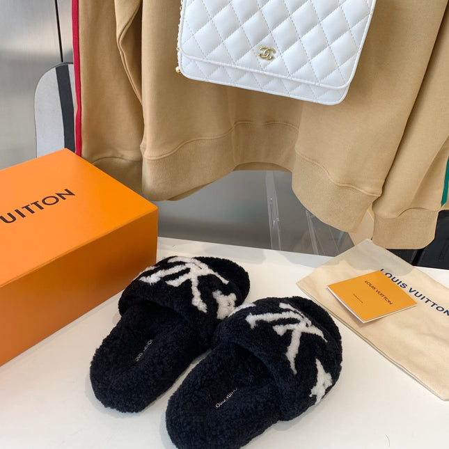 LV WOMEN'S PASEO FLAT SLIPPER IN BLACK FLEECE WITH WHITE LOGO