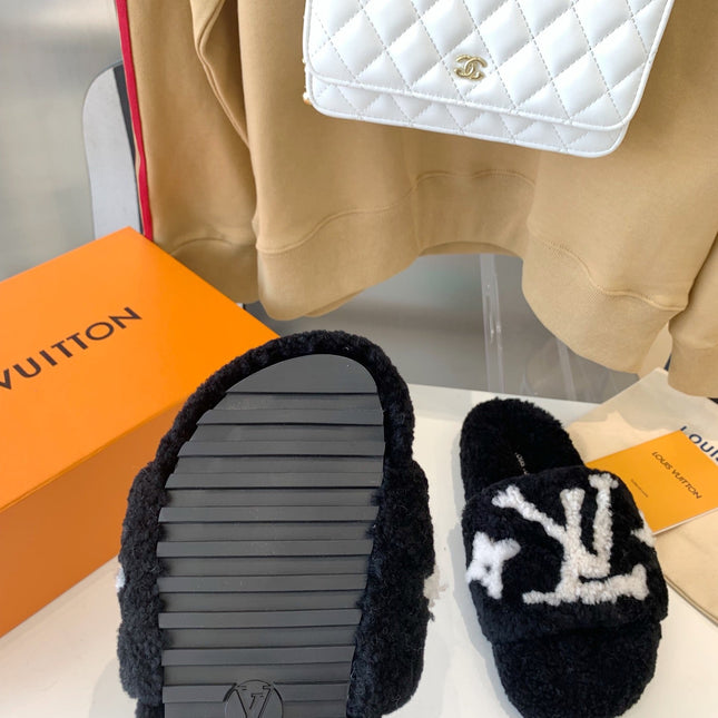 LV WOMEN'S PASEO FLAT SLIPPER IN BLACK FLEECE WITH WHITE LOGO