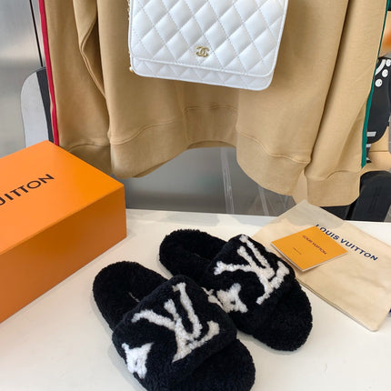 LV WOMEN'S PASEO FLAT SLIPPER IN BLACK FLEECE WITH WHITE LOGO