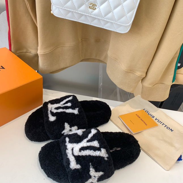 LV WOMEN'S PASEO FLAT SLIPPER IN BLACK FLEECE WITH WHITE LOGO