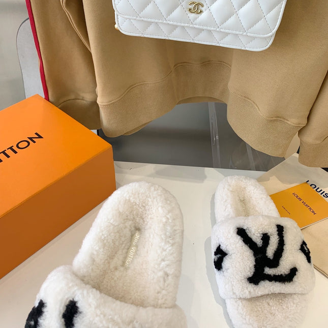 LV WOMEN'S PASEO FLAT SLIPPER IN WHITE FLEECE WITH BLACK LOGO