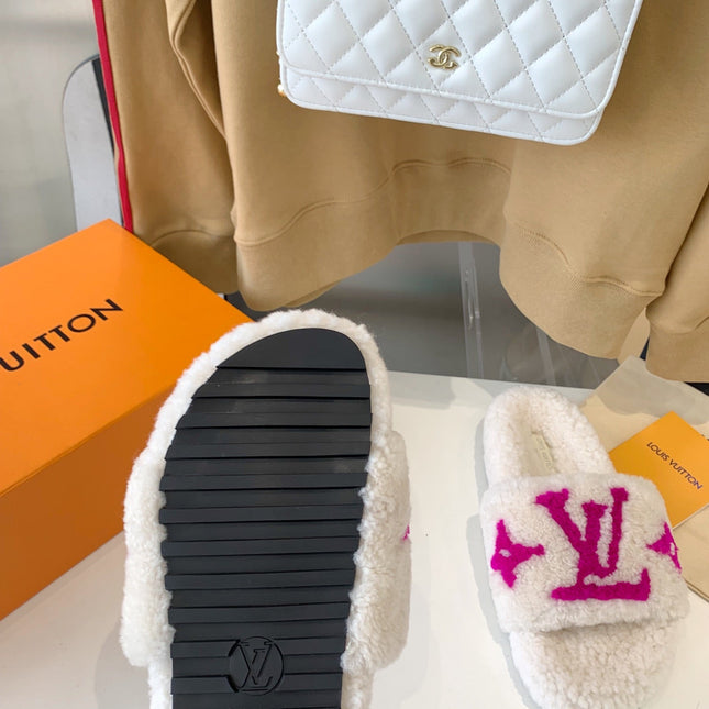LV WOMEN'S PASEO FLAT SLIPPER IN WHITE FLEECE WITH PINK LOGO
