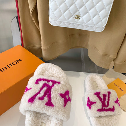 LV WOMEN'S PASEO FLAT SLIPPER IN WHITE FLEECE WITH PINK LOGO