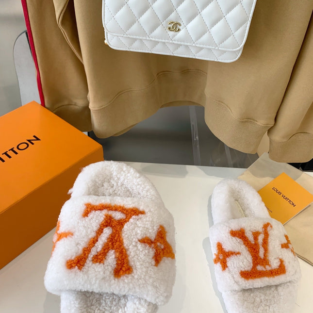 LV WOMEN'S PASEO FLAT SLIPPER IN WHITE FLEECE WITH ORANGE LOGO