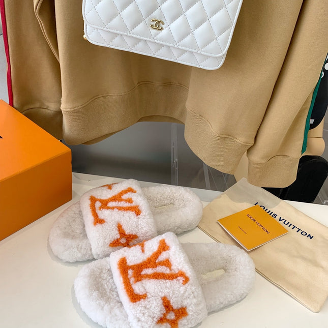 LV WOMEN'S PASEO FLAT SLIPPER IN WHITE FLEECE WITH ORANGE LOGO