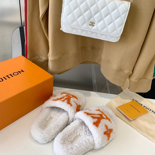 LV WOMEN'S PASEO FLAT SLIPPER IN WHITE FLEECE WITH ORANGE LOGO