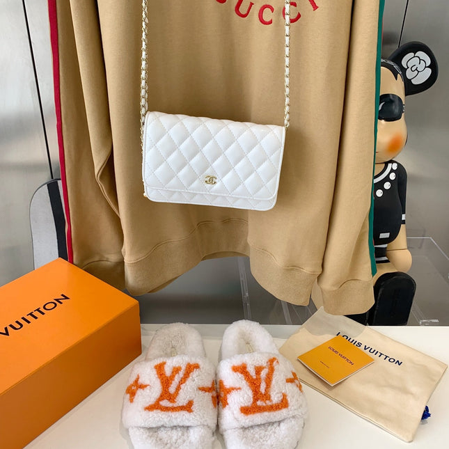 LV WOMEN'S PASEO FLAT SLIPPER IN WHITE FLEECE WITH ORANGE LOGO