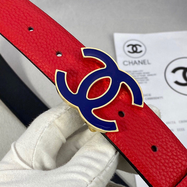 CC 30MM BELT IN CHERRY RED GRAINED CALFSKIN WITH NAVY BLUE METAL LOGO