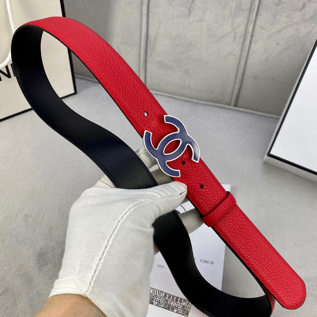 CC 30MM BELT IN CHERRY RED GRAINED CALFSKIN WITH NAVY BLUE METAL LOGO