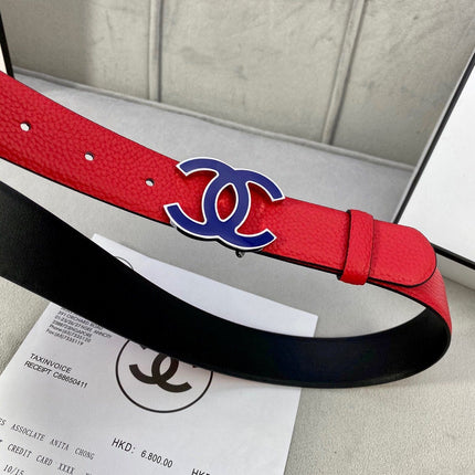 CC 30MM BELT IN CHERRY RED GRAINED CALFSKIN WITH NAVY BLUE METAL LOGO