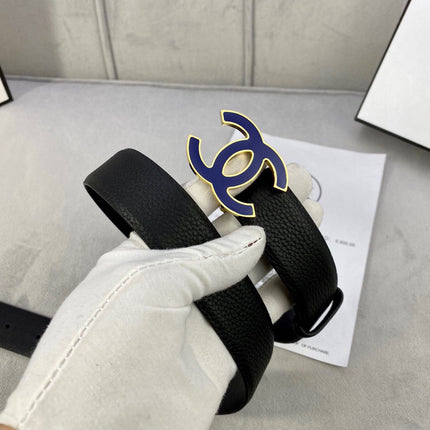 CC 30MM BELT IN BLACK GRAINED CALFSKIN WITH NAVY BLUE METAL LOGO
