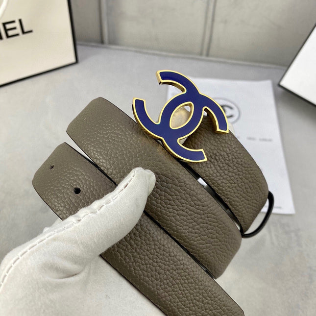 CC 30MM BELT IN MOCHA BROWN GRAINED CALFSKIN WITH NAVY BLUE LOGO