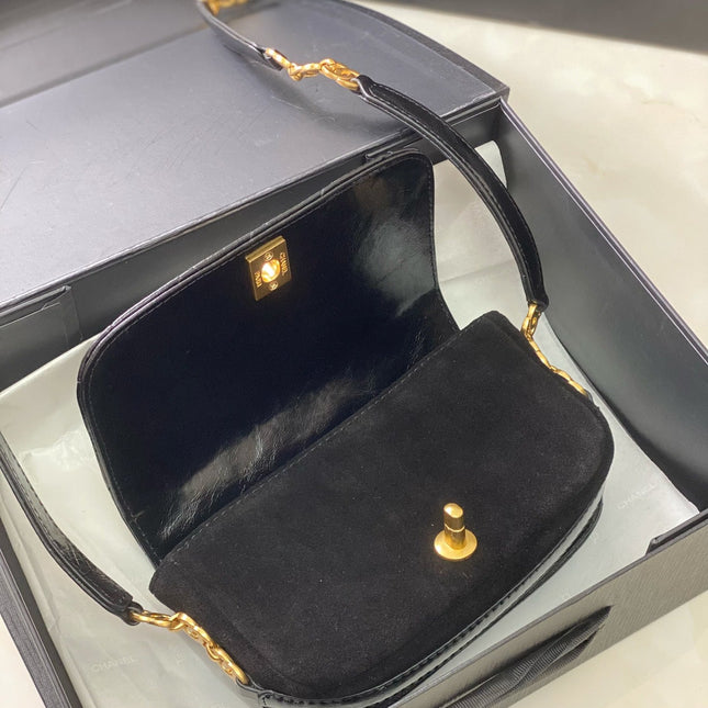 CC MINI 22 FLAP BAG IN BLACK CALFSKIN GOLD HARDWARE