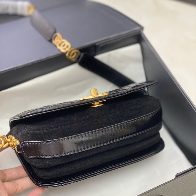 CC MINI 22 FLAP BAG IN BLACK CALFSKIN GOLD HARDWARE