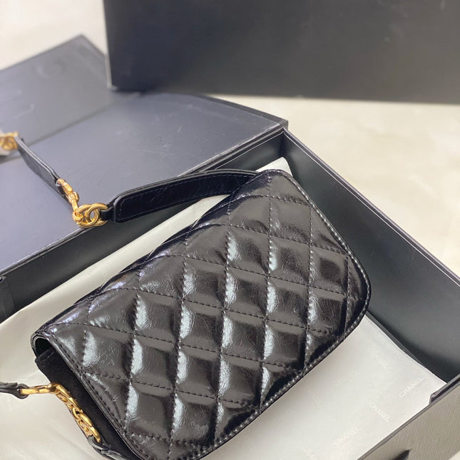 CC MINI 22 FLAP BAG IN BLACK CALFSKIN GOLD HARDWARE