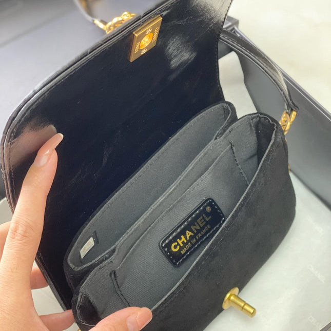 CC MINI 22 FLAP BAG IN BLACK CALFSKIN GOLD HARDWARE