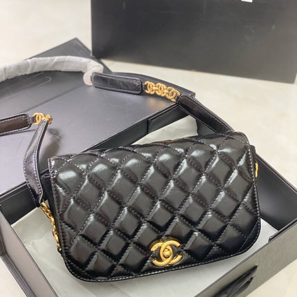 CC MINI 22 FLAP BAG IN BLACK CALFSKIN GOLD HARDWARE