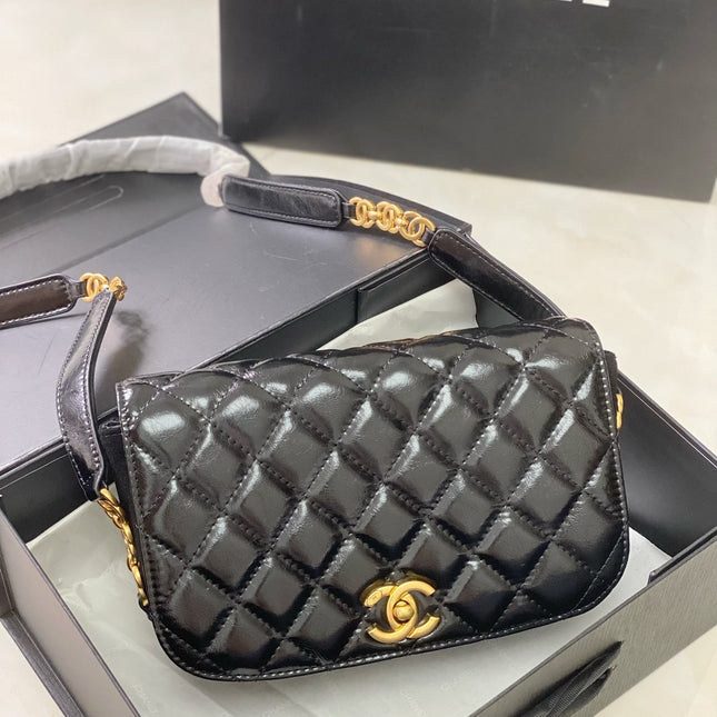CC MINI 22 FLAP BAG IN BLACK CALFSKIN GOLD HARDWARE