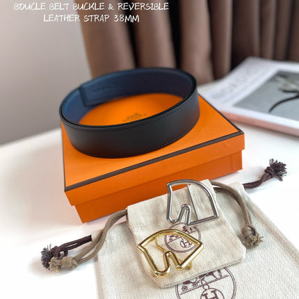 BOUCLE BELT BUCKLE & REVERSIBLE NAVY BLUE AND BLACK AND WHITE LEATHER STRAP 38MM GOLD HARDWARE