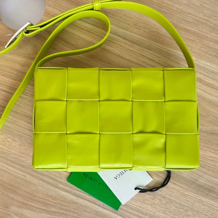 SMALL CASSETTE 23 IN VOLT GREEN CALFSKIN