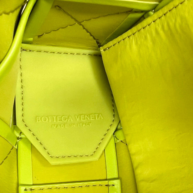 SMALL CASSETTE 23 IN VOLT GREEN CALFSKIN