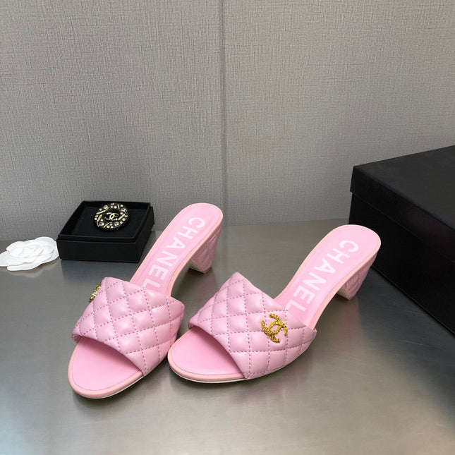 DIAMOND-QUILTED 6 CM SANDALS IN BABY PINK LAMBSKIN