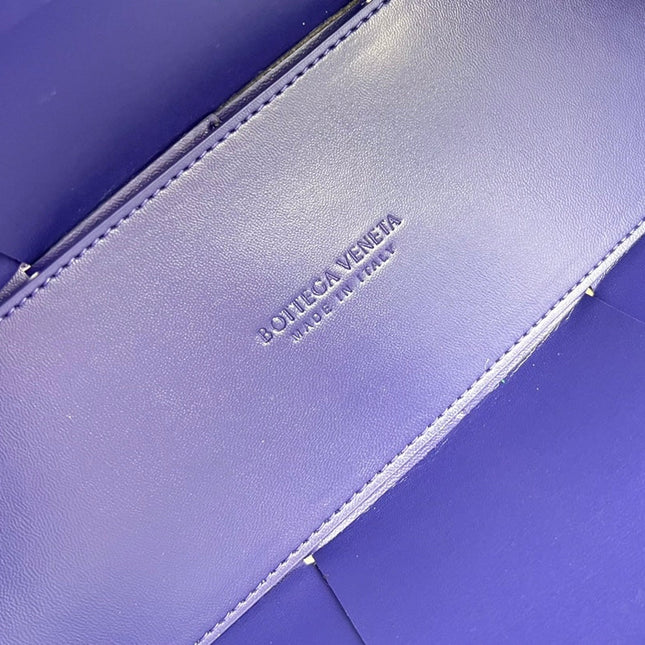 SMALL ARCO TOTE 30 IN EAST BAY PURPLE LAMBSKIN