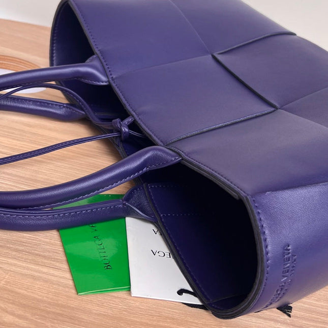 SMALL ARCO TOTE 30 IN EAST BAY PURPLE LAMBSKIN