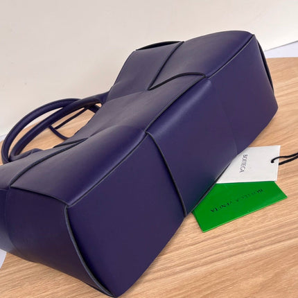 SMALL ARCO TOTE 30 IN EAST BAY PURPLE LAMBSKIN