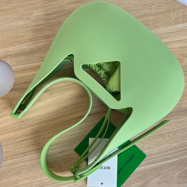SHOULDER BAG 27 IN FEIJOA GREEN RUBBER AND NYLON FABRIC