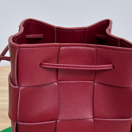 SMALL CASSETTE BUCKET 18 IN BURGUNDY RED CALFSKIN
