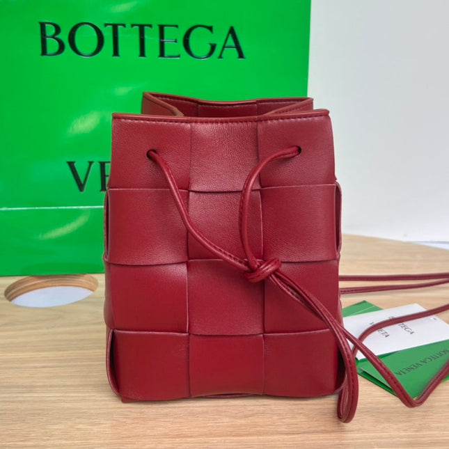 SMALL CASSETTE BUCKET 18 IN BURGUNDY RED CALFSKIN