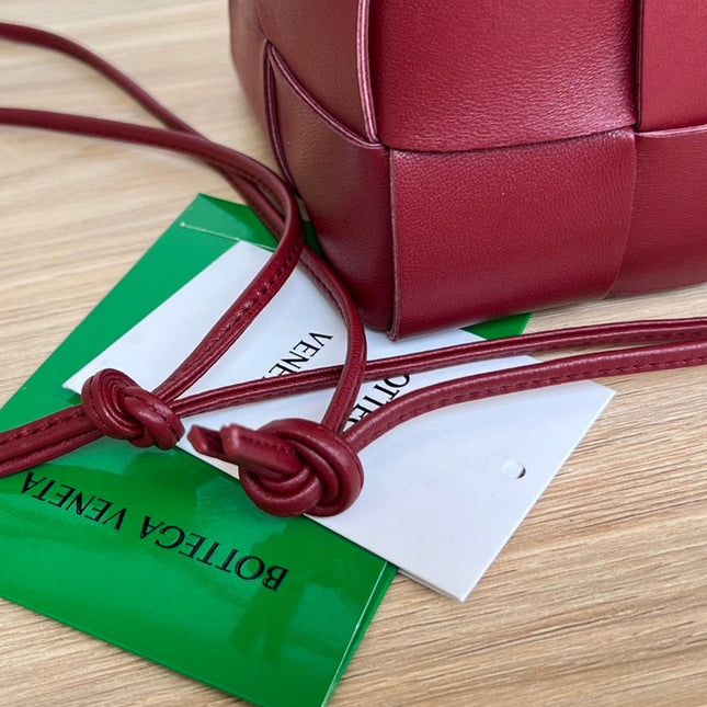 SMALL CASSETTE BUCKET 18 IN BURGUNDY RED CALFSKIN