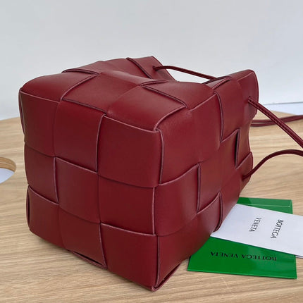 SMALL CASSETTE BUCKET 18 IN BURGUNDY RED CALFSKIN
